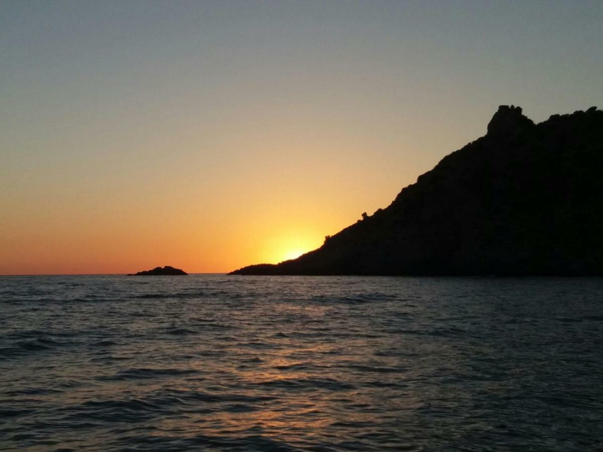 Apartmán La Casa Del Maestro Attico Pisciotta Exteriér fotografie