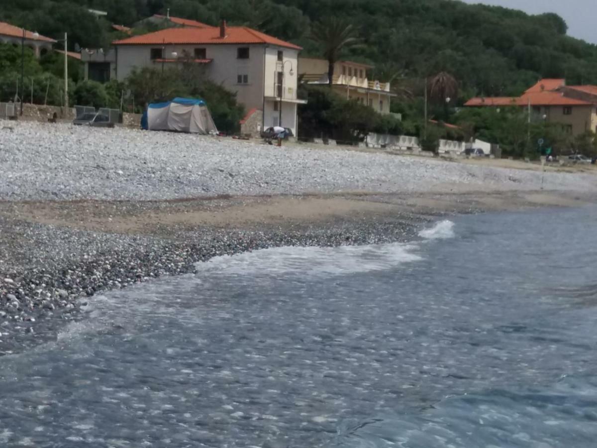 Apartmán La Casa Del Maestro Attico Pisciotta Exteriér fotografie